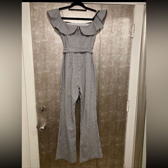 BCBGeneration Black and White off shoulder Jumpsuit, US0 - Picture 11 of 11